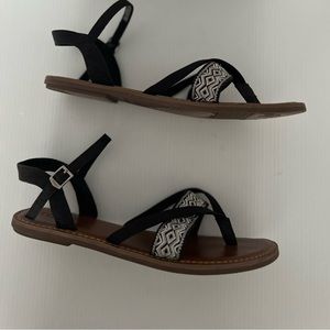Toms Black Flat Thong Ankle Strap Sandals Size 10